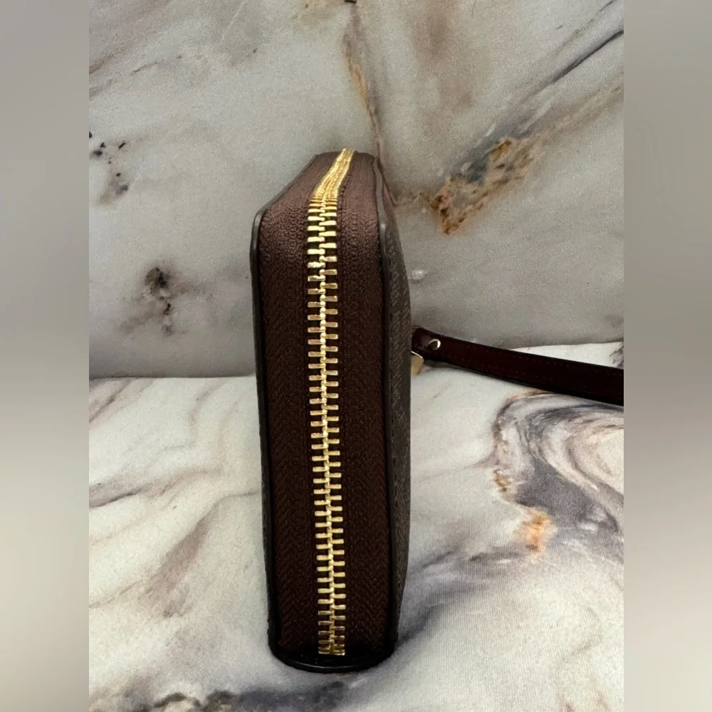 NWOT- Michael Kors Women's Center Stripe Large Continental Wristlet! - Picture 4 of 13